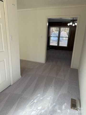 991 36th Avenue Court NE, Hickory, NC 28601