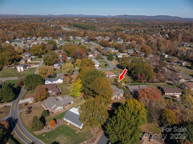 991 36th Avenue Court NE, Hickory, NC 28601