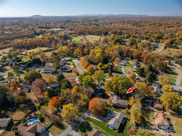 991 36th Avenue Court NE, Hickory, NC 28601