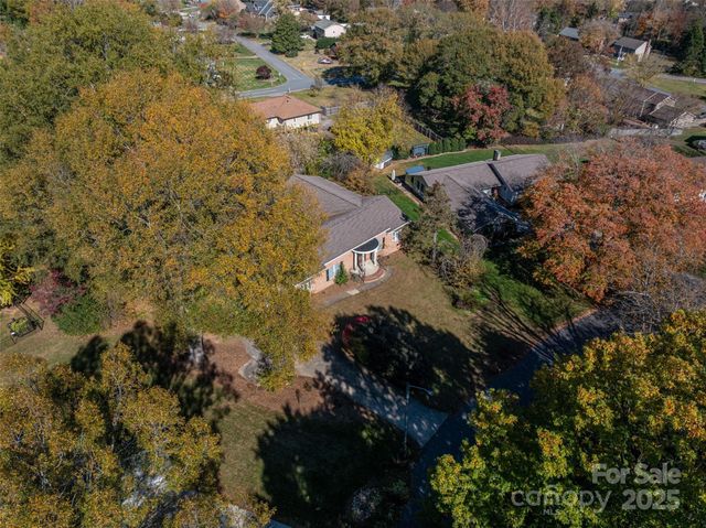 991 36th Avenue Court NE, Hickory, NC 28601