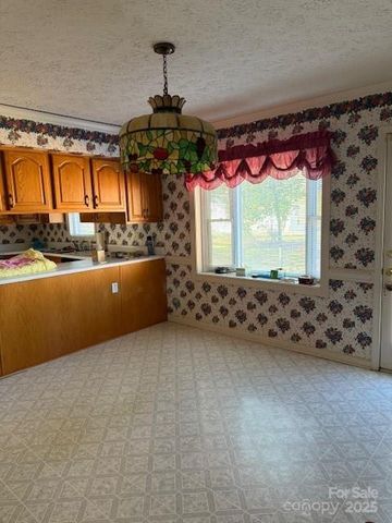 991 36th Avenue Court NE, Hickory, NC 28601