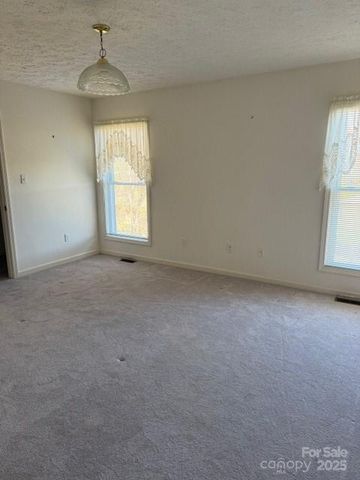 991 36th Avenue Court NE, Hickory, NC 28601