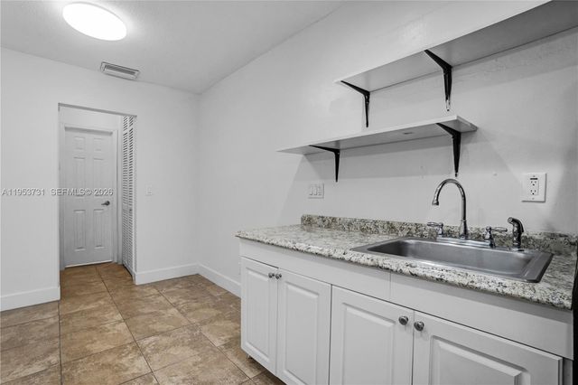 3515 Van Buren St 104, Hollywood, FL 33021