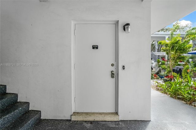 3515 Van Buren St 104, Hollywood, FL 33021