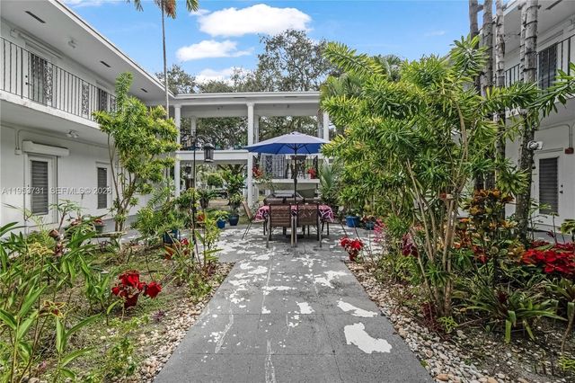 3515 Van Buren St 104, Hollywood, FL 33021