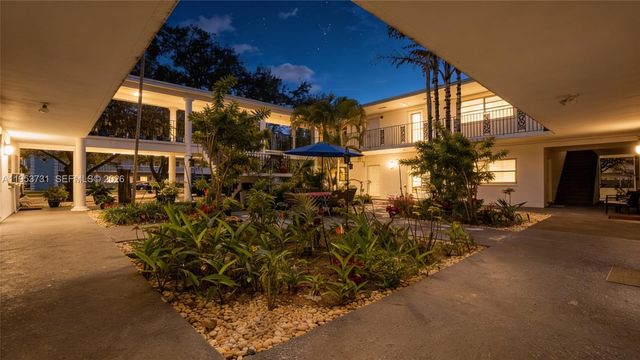 3515 Van Buren St 104, Hollywood, FL 33021