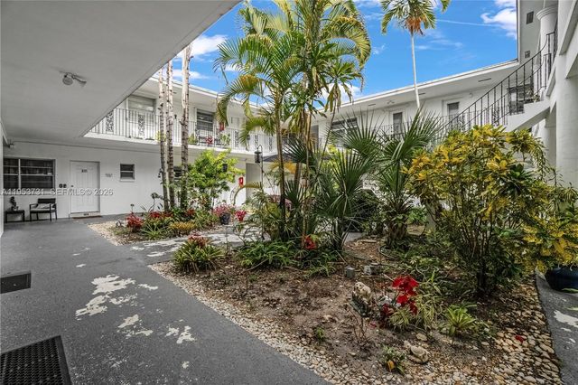 3515 Van Buren St 104, Hollywood, FL 33021