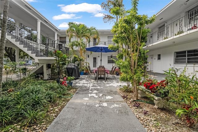 3515 Van Buren St 104, Hollywood, FL 33021