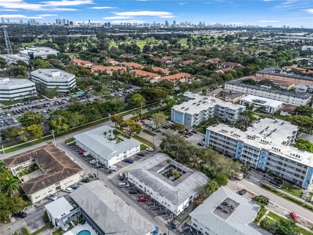 3515 Van Buren St 104, Hollywood, FL 33021