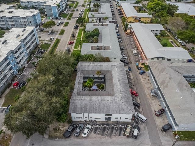 3515 Van Buren St 104, Hollywood, FL 33021