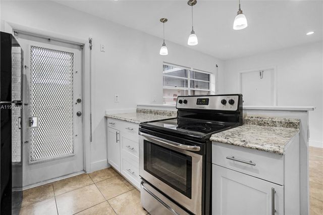 3515 Van Buren St 104, Hollywood, FL 33021