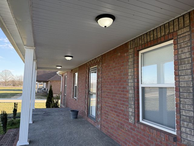 899 Sneed Blvd, Lafayette, TN 37083