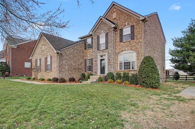 1023 Avery Trace Cir, Hendersonville, TN 37075