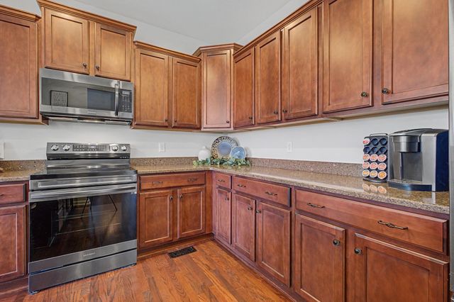 1023 Avery Trace Cir, Hendersonville, TN 37075