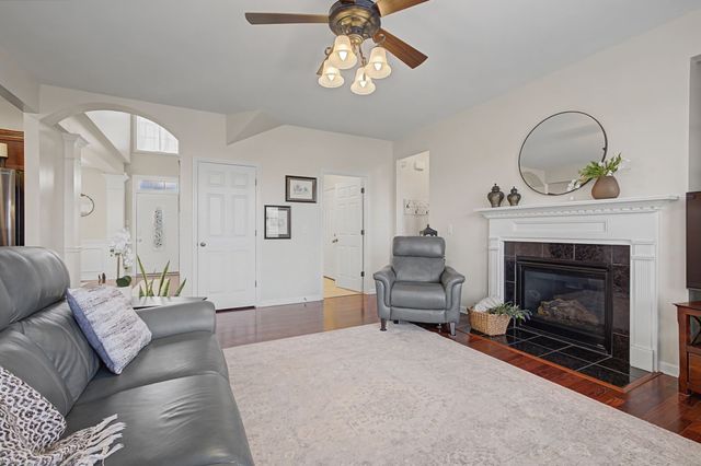 1023 Avery Trace Cir, Hendersonville, TN 37075