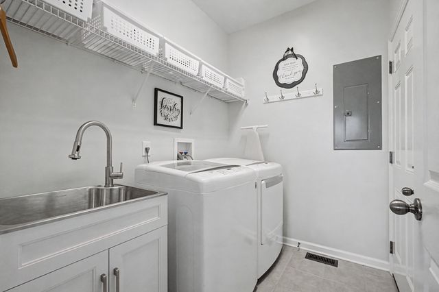 1023 Avery Trace Cir, Hendersonville, TN 37075