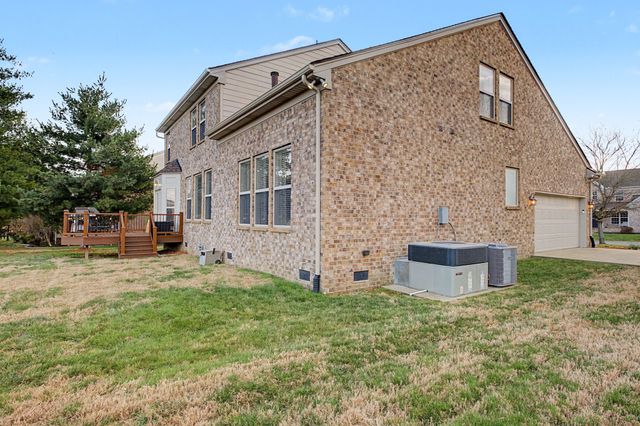 1023 Avery Trace Cir, Hendersonville, TN 37075