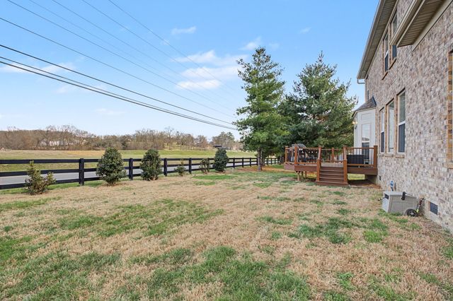 1023 Avery Trace Cir, Hendersonville, TN 37075