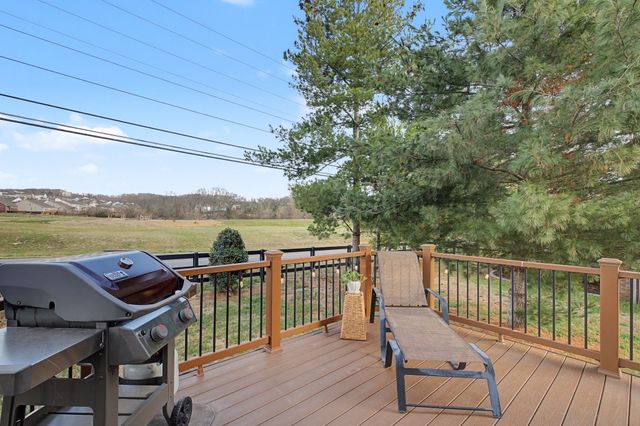 1023 Avery Trace Cir, Hendersonville, TN 37075