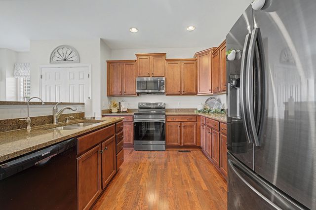 1023 Avery Trace Cir, Hendersonville, TN 37075