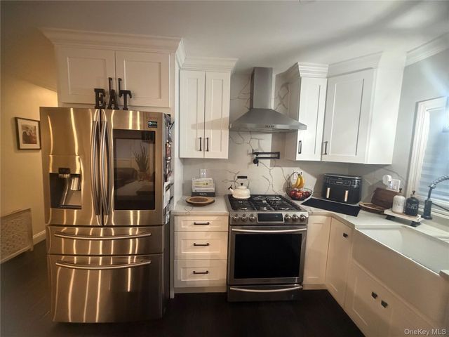 1580 N Jerusalem Road, Merrick, NY 11566