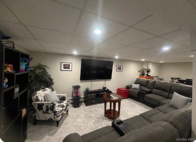 1580 N Jerusalem Road, Merrick, NY 11566