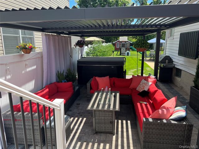 1580 N Jerusalem Road, Merrick, NY 11566