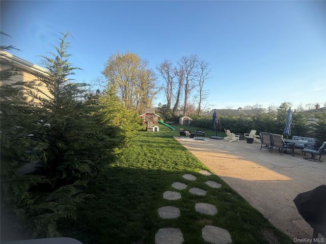 1580 N Jerusalem Road, Merrick, NY 11566
