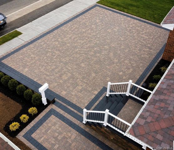 1580 N Jerusalem Road, Merrick, NY 11566