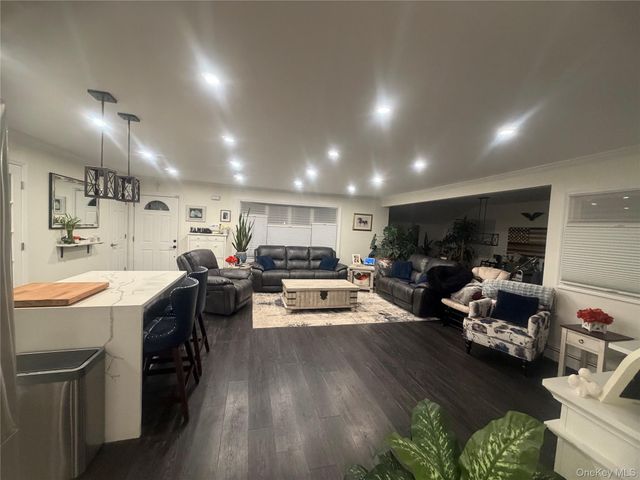1580 N Jerusalem Road, Merrick, NY 11566