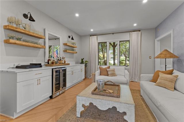 1402 N Veaux LOOP, Norfolk, VA 23509