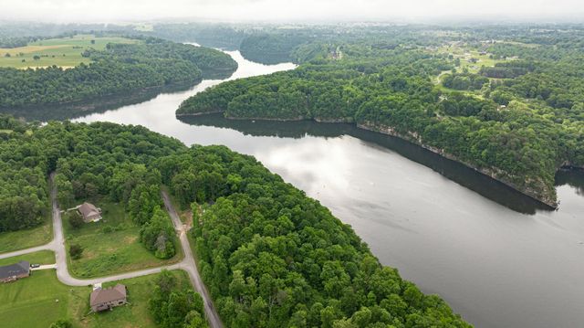 11 W Golden Island, Nancy, KY 42544