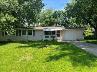 5703 N Euclid Avenue, Kansas City, MO 64118