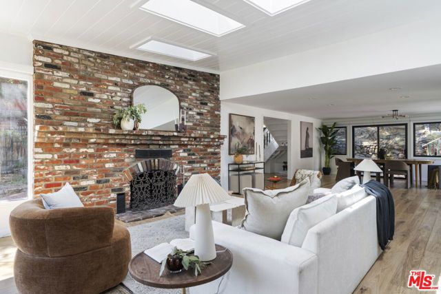 1367 Oakwood Drive, Topanga (los Angeles), CA 90290