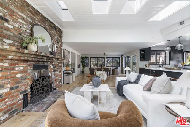 1367 Oakwood Drive, Topanga (los Angeles), CA 90290