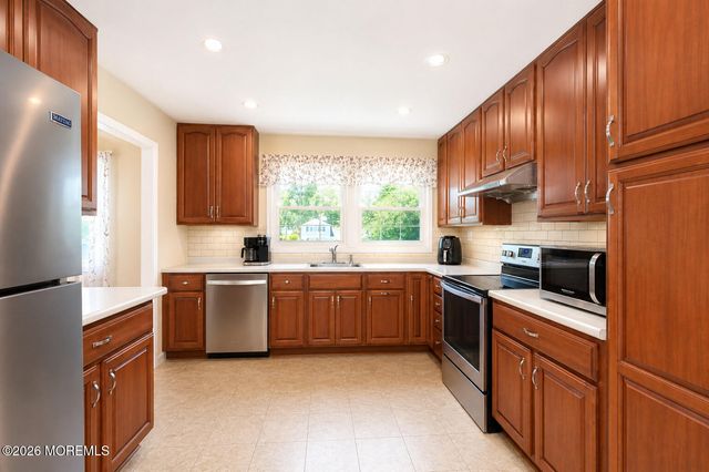 19 Prescott Drive, Marlboro, NJ 07746