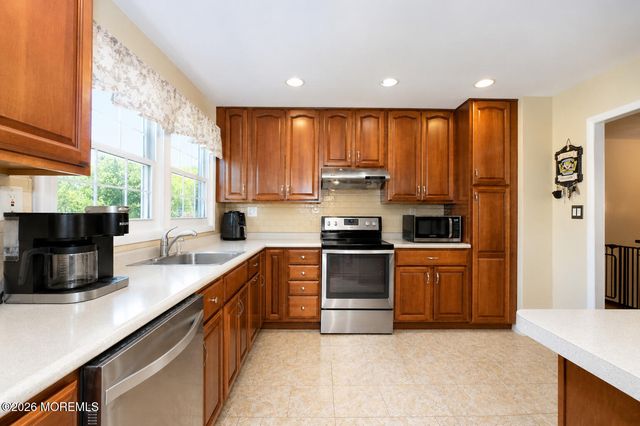 19 Prescott Drive, Marlboro, NJ 07746
