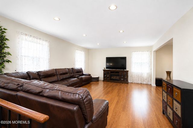 19 Prescott Drive, Marlboro, NJ 07746