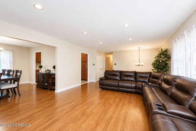 19 Prescott Drive, Marlboro, NJ 07746