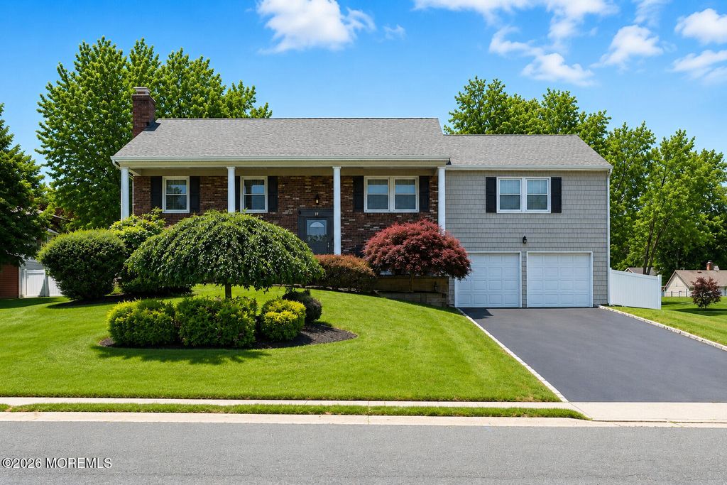 19 Prescott Drive, Marlboro, NJ 07746
