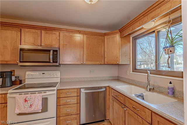 9400 Sherman Lane, North Royalton, OH 44133