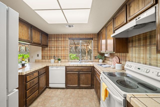 6930 Cobblestone Way, Citrus Heights, CA 95621