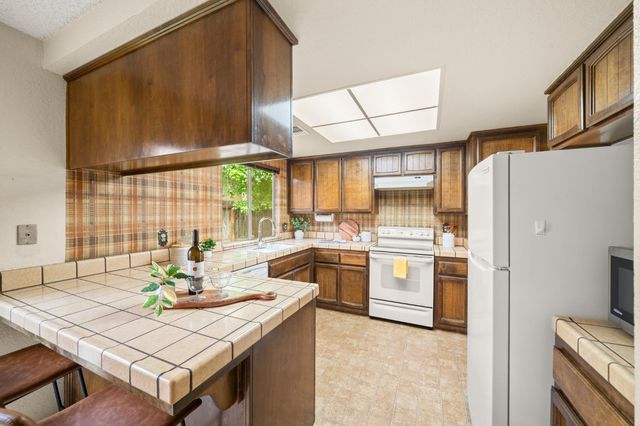 6930 Cobblestone Way, Citrus Heights, CA 95621