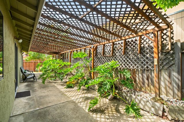 6930 Cobblestone Way, Citrus Heights, CA 95621