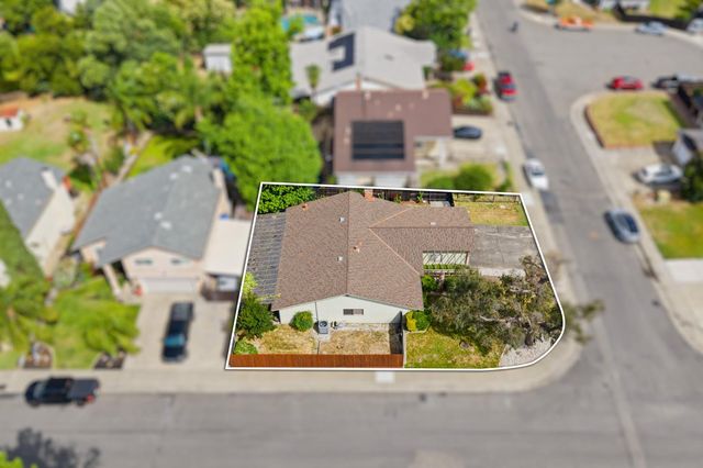 6930 Cobblestone Way, Citrus Heights, CA 95621