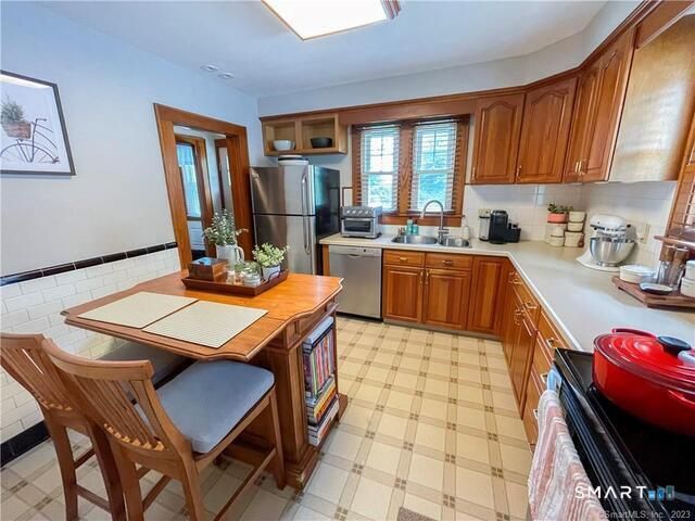 16 Meriden Avenue, Meriden, CT 06451