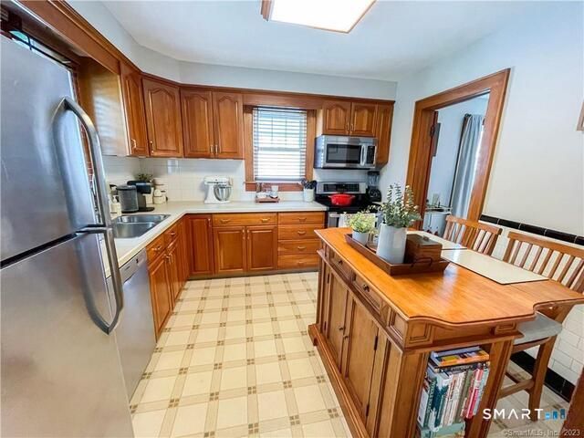 16 Meriden Avenue, Meriden, CT 06451