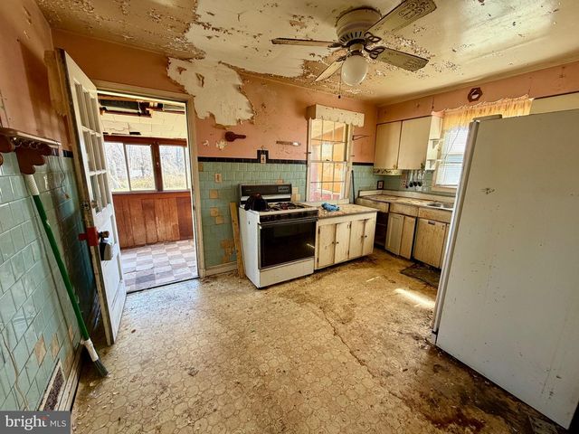 6521 RIDGE RD, Baltimore, MD 21237