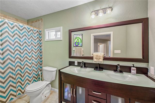640 Piney Creek Drive, Bellville, TX 77418