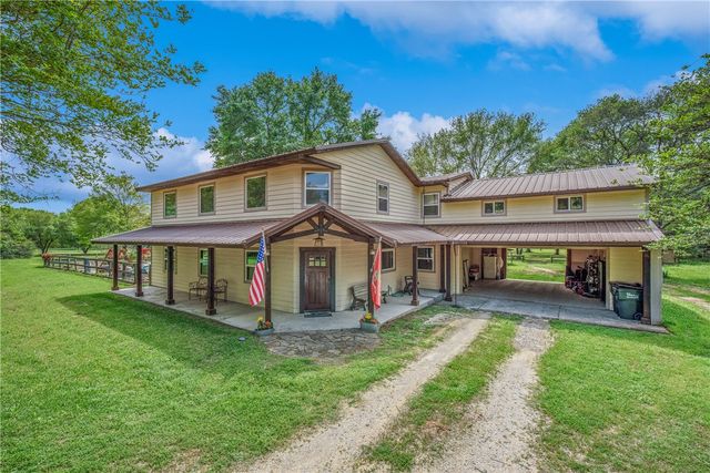 640 Piney Creek Drive, Bellville, TX 77418